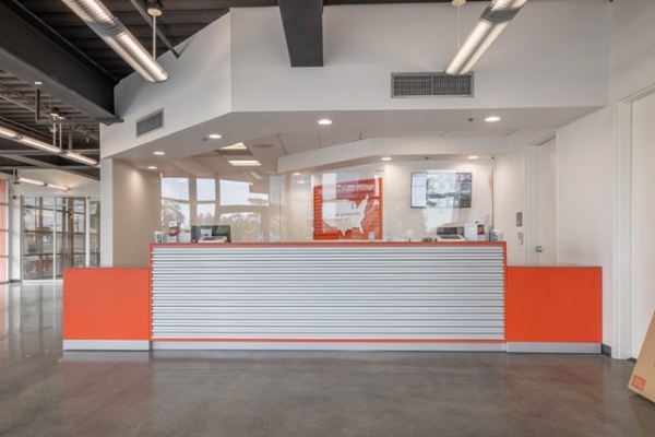 Facility photo: //images.sparefoot.com/medium/215874688cbf464339d.jpg