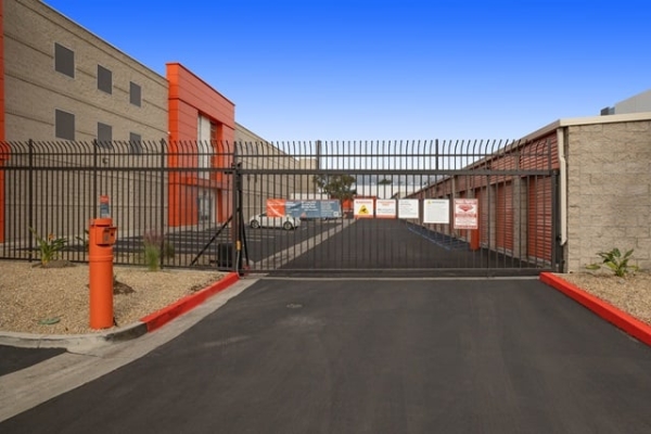 Facility photo: //images.sparefoot.com/medium/21587469f4ab77ca1d5.jpg