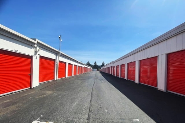 Facility photo: //images.sparefoot.com/medium/215877687e3e25a12a7.jpg