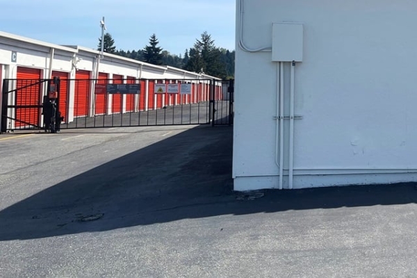 Facility photo: //images.sparefoot.com/medium/21587769f5fc26709df.jpg