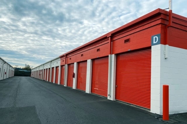 Facility photo: //images.sparefoot.com/medium/215878693981e78615a.jpg