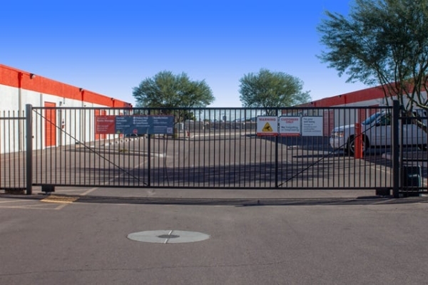 Storage Units at Public Storage - Phoenix - 2421 N Black Canyon Hwy - 2421 N Black Canyon Hwy