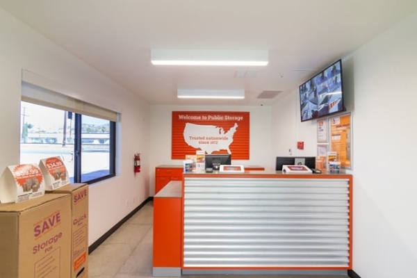 Facility photo: //images.sparefoot.com/medium/215882688e10b929e7a.jpg