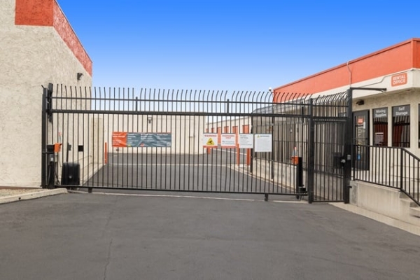 Facility photo: //images.sparefoot.com/medium/2158836884d4cbbcf56.jpg
