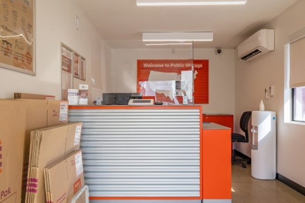 Facility photo: //images.sparefoot.com/medium/2158856890b3112e2b0.jpg