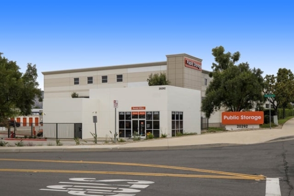 Facility photo: //images.sparefoot.com/medium/215888688cbf09e2b45.jpg