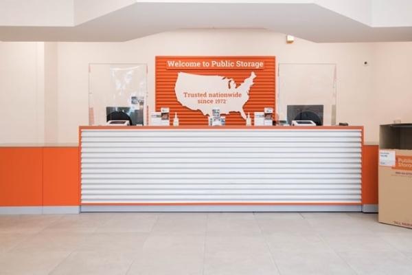 Facility photo: //images.sparefoot.com/medium/215888688cbf0bb9782.jpg