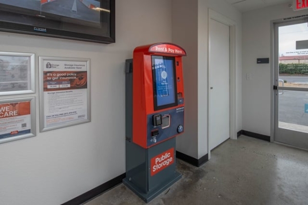 Facility photo: //images.sparefoot.com/medium/215890688e10957a434.jpg