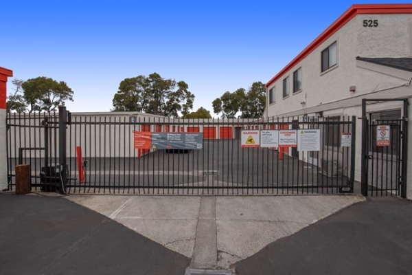 Facility photo: //images.sparefoot.com/medium/215890693980fec49cc.jpg