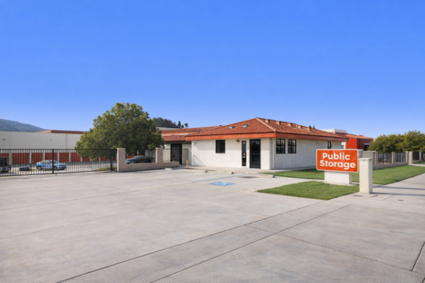 Facility photo: //images.sparefoot.com/medium/2158916985f841d5717.jpg