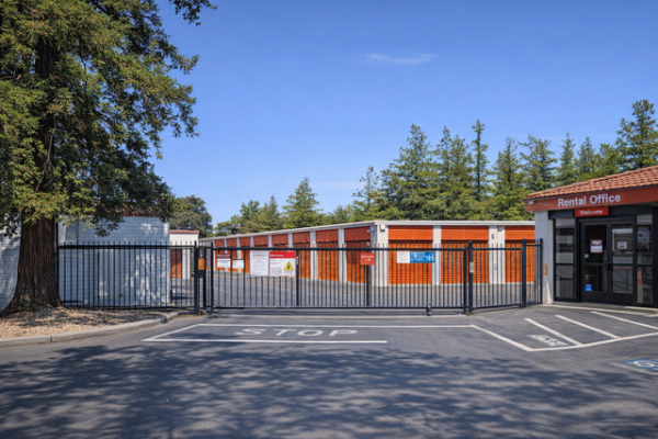 Facility photo: //images.sparefoot.com/medium/21589269f5fb755ab7d.jpg