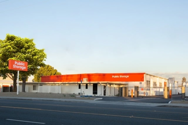 Facility photo: //images.sparefoot.com/medium/2158946877a739b5fe6.jpg