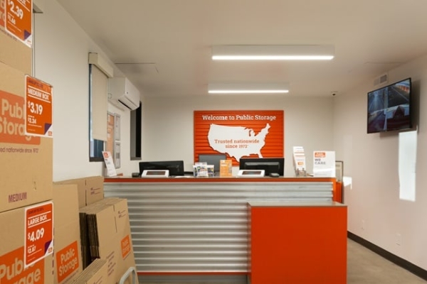 Facility photo: //images.sparefoot.com/medium/2158946877a73c5857e.jpg