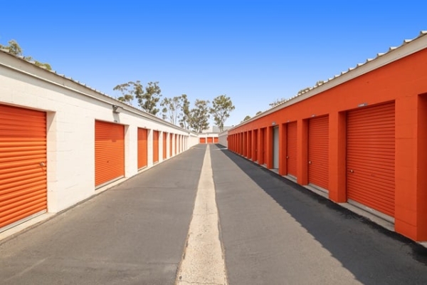 Facility photo: //images.sparefoot.com/medium/21589568de7c686dba7.jpg