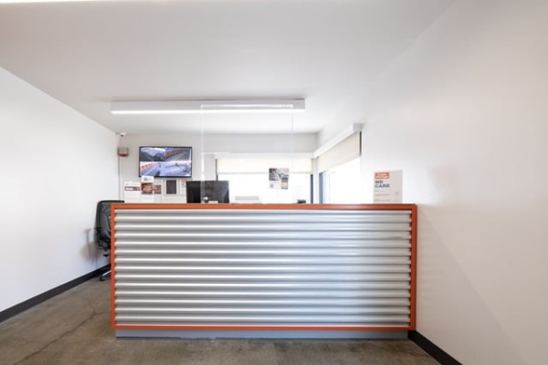 Facility photo: //images.sparefoot.com/medium/2158956939810e1647b.jpg