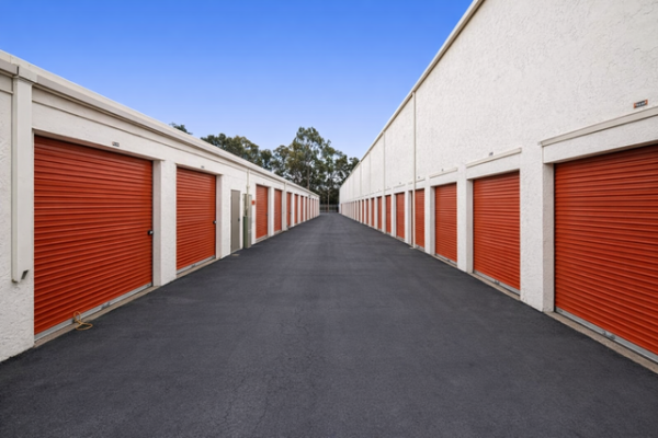 Facility photo: //images.sparefoot.com/medium/2158986999c2363e633.jpg