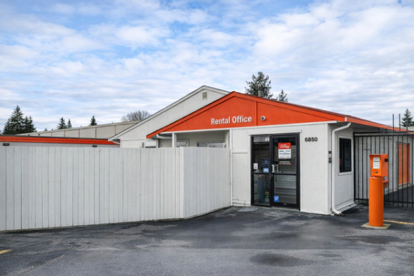 Facility photo: //images.sparefoot.com/medium/21590169f89d3ce8c3f.jpg