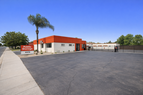 Facility photo: //images.sparefoot.com/medium/21590369f4aaa9ec580.jpg
