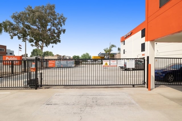 Facility photo: //images.sparefoot.com/medium/21590468c8133761a6e.jpg