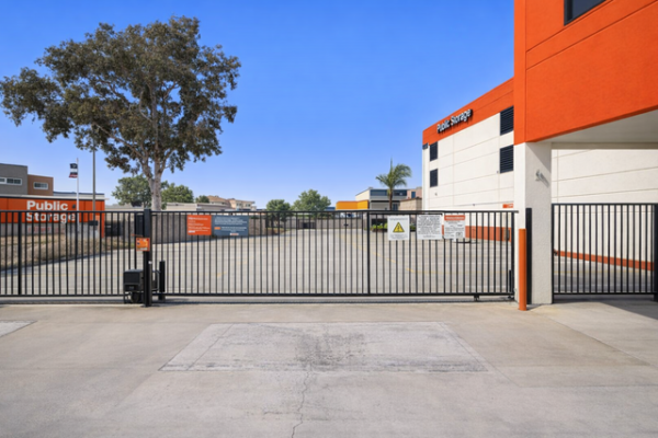 Facility photo: //images.sparefoot.com/medium/21590469f74ba121d7d.jpg