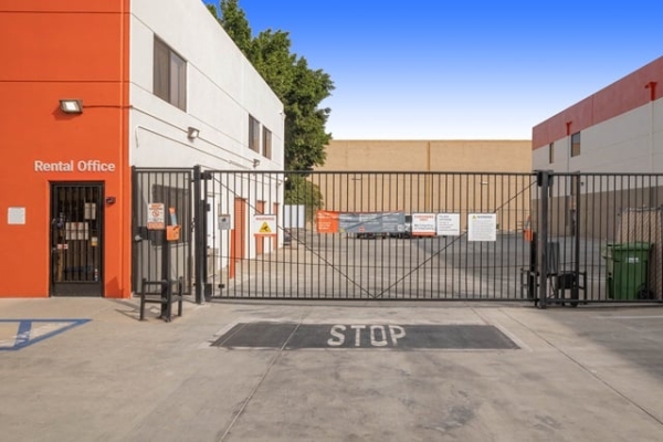 Facility photo: //images.sparefoot.com/medium/215907692da2aa536c5.jpg