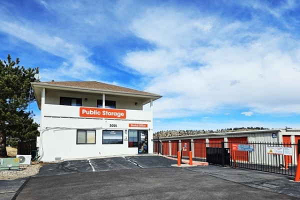 Facility photo: //images.sparefoot.com/medium/215912689f3356d0088.jpg