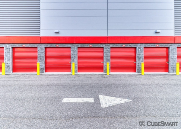 Facility photo: //images.sparefoot.com/medium/215918689476675e11c.jpg