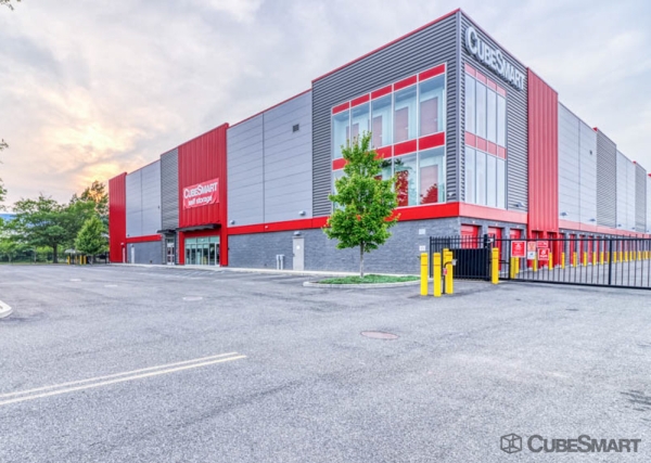 Facility photo: //images.sparefoot.com/medium/215918697737a1cfc40.jpg