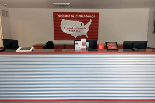 Facility photo: //images.sparefoot.com/medium/21592569f9f40c9151f.jpg