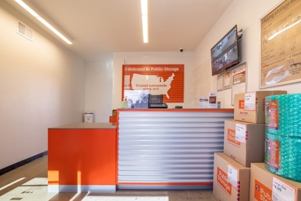 Facility photo: //images.sparefoot.com/medium/2159266890b340274d5.jpg