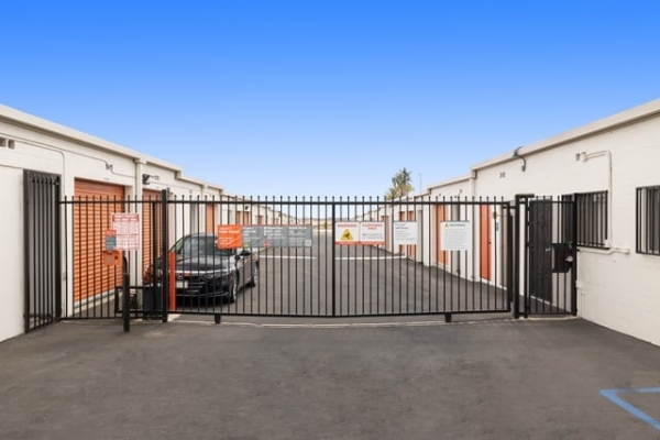 Facility photo: //images.sparefoot.com/medium/2159286983557ae3f9c.jpg