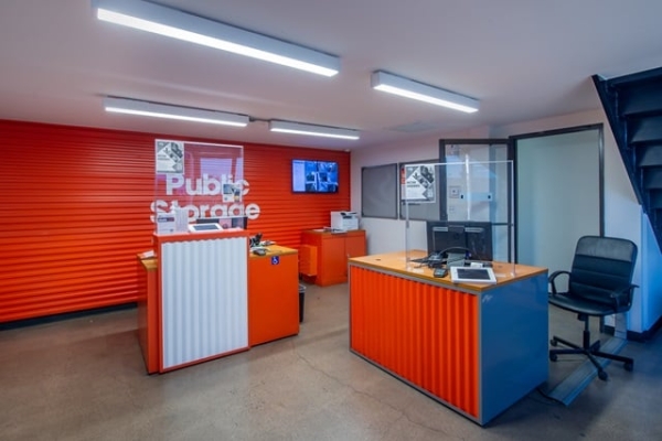 Facility photo: //images.sparefoot.com/medium/2159296963b33a83259.jpg