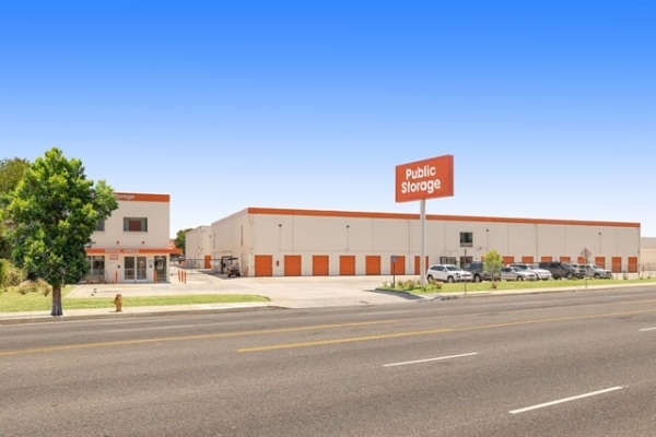 Facility photo: //images.sparefoot.com/medium/215932688e0fc8bd688.jpg