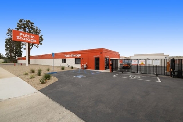 Facility photo: //images.sparefoot.com/medium/2159336890b2ea2a13a.jpg