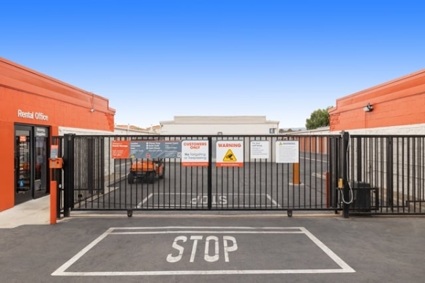 Facility photo: //images.sparefoot.com/medium/2159336890b2ed20378.jpg