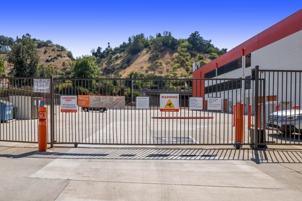 Facility photo: //images.sparefoot.com/medium/215934690e0045e9bad.jpg