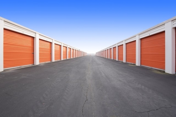 Facility photo: //images.sparefoot.com/medium/215936688f628a186d9.jpg