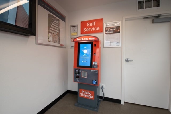Facility photo: //images.sparefoot.com/medium/215936688f628af0741.jpg