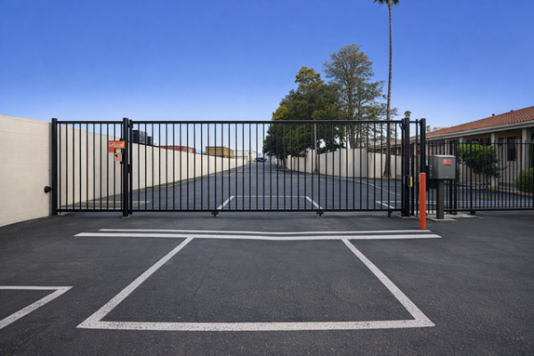Facility photo: //images.sparefoot.com/medium/21593669f5fbcb4bfe6.jpg