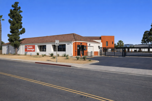 Facility photo: //images.sparefoot.com/medium/21593769f4ab49e3419.jpg