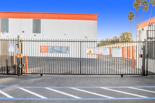 Facility photo: //images.sparefoot.com/medium/2159396890b38288a90.jpg