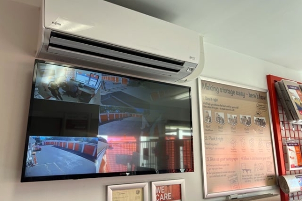 Facility photo: //images.sparefoot.com/medium/21594068e90b8d4e557.jpg