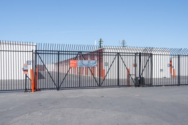 Facility photo: //images.sparefoot.com/medium/215941688e0ff3ac498.jpg