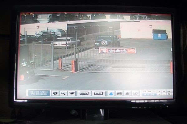 Facility photo: //images.sparefoot.com/medium/215942690e001cb0b9a.jpg