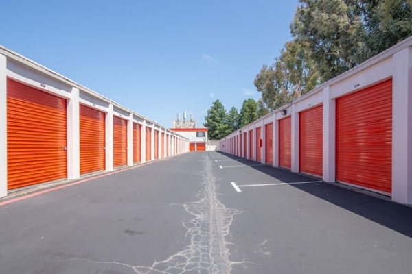Facility photo: //images.sparefoot.com/medium/215946687657bf9ca40.jpg