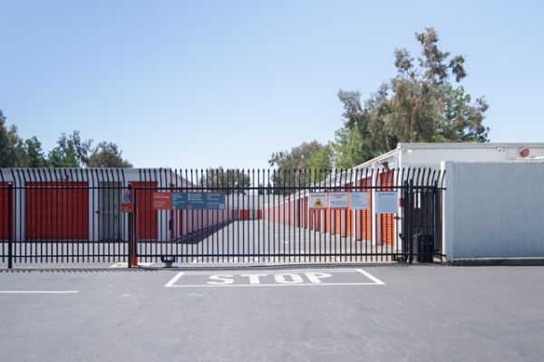 Facility photo: //images.sparefoot.com/medium/215946687657c19b515.jpg