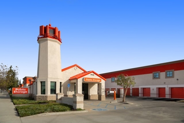 Storage Units at Public Storage - Northridge - 9920 Balboa Blvd - 9920 Balboa Blvd