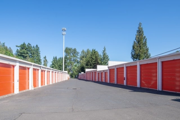 Facility photo: //images.sparefoot.com/medium/215956688cbf7f038f8.jpg