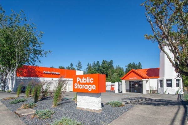 Facility photo: //images.sparefoot.com/medium/21595669f5fc5fdb16c.jpg