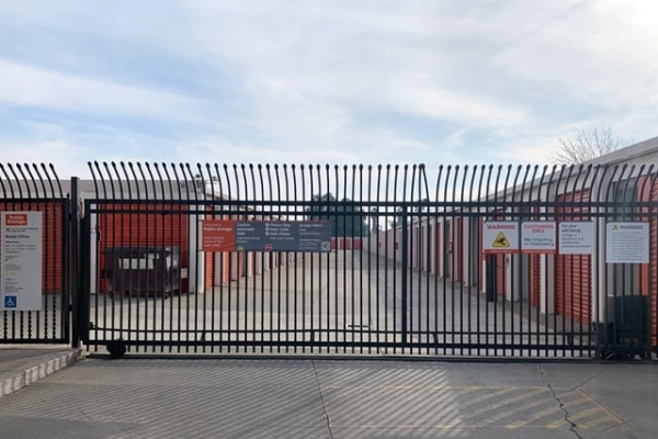 Facility photo: //images.sparefoot.com/medium/215957688f628cdeb77.jpg